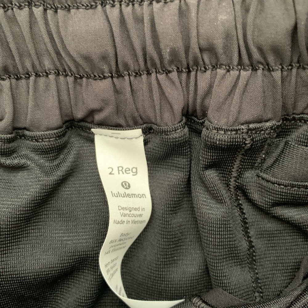 NWT LULULEMON HOTTY HOT LR SHORT 2.5” SHORTS - Picture 10 of 13